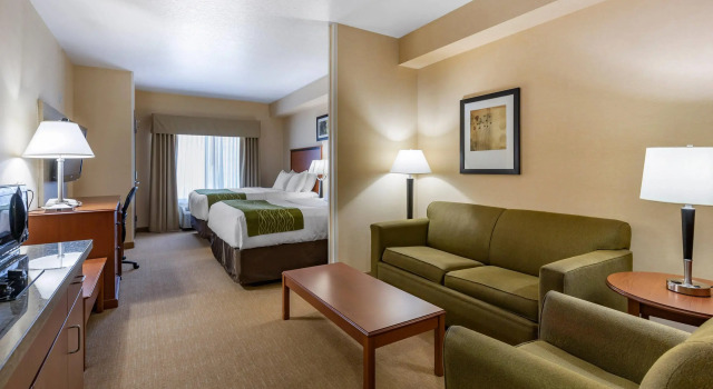 Четырёхместный люкс Comfort Inn & Suites Gateway to Glacier National Park