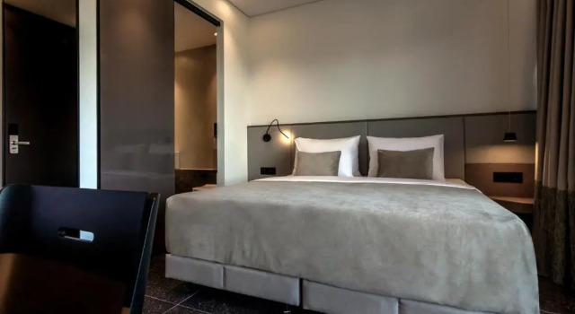 ACRO Upscale Residences, 예약 호텔 코린트 Corinthia