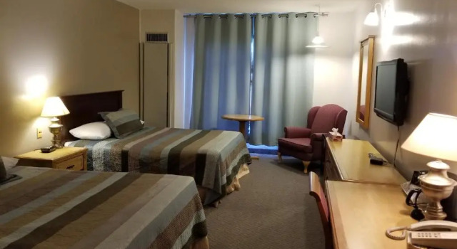 Четырёхместный номер Deluxe Knights Inn Woodstock