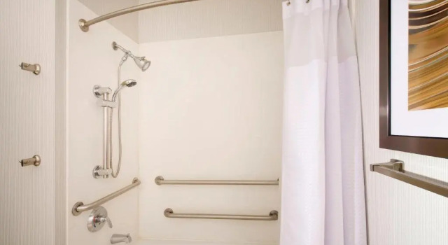 Двухместный люкс c 1 комнатой Courtyard by Marriott Wichita Falls