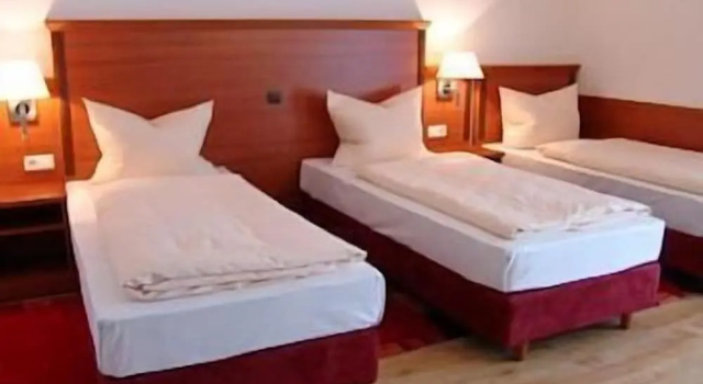 Трёхместный номер Standard Hotel Meridian ***superior