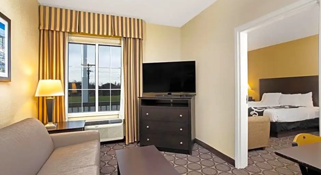 Люкс c 1 комнатой La Quinta by Wyndham Lexington South / Hamburg