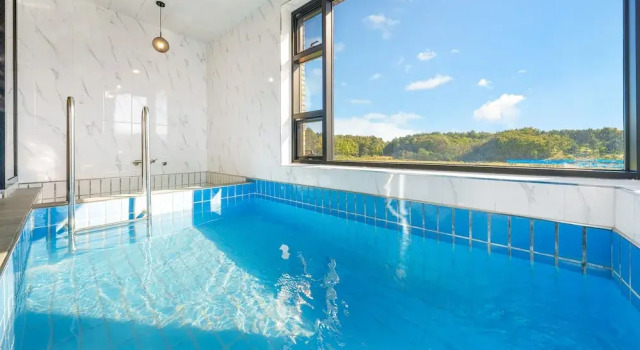 Вилла c 1 комнатой с балконом Gangneung Staydasiolgae Poolvillapension
