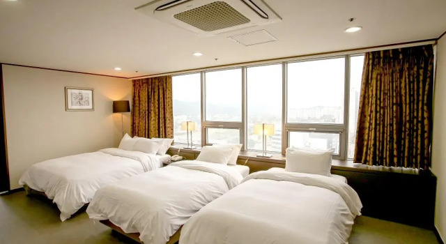 Трёхместный люкс Hotel Interciti