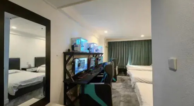 Кровать в общем номере 211 E-sports Hotel (Jinshan City Beach)