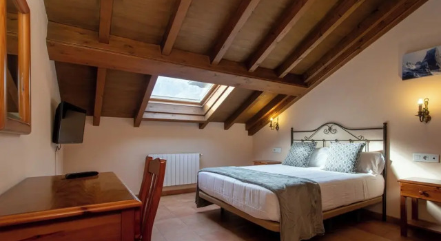 Четырёхместный семейный номер Standard Hotel Naranjo De Bulnes