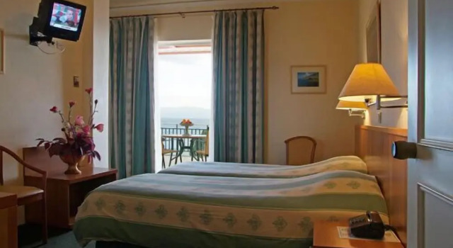 Трёхместный номер Standard с балконом и с видом на море Hotel Kalafati