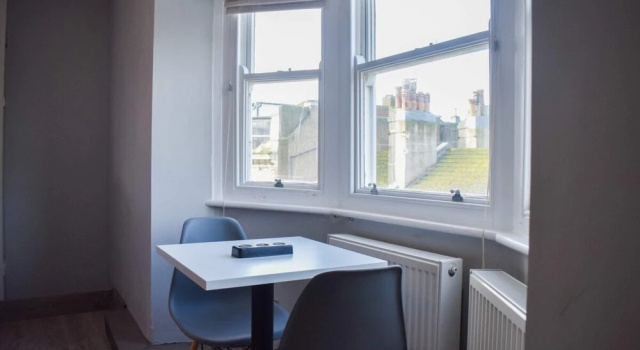 Stylish & Spacious Studio Next to Beach, Забронировать Апартаменты/квартира Кемптаун Брайтон-энд-Хов, рядом с Brighton Buddhist Centre