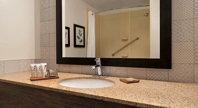 Четырёхместный люкс Country Inn & Suites by Radisson, Grand Rapids East, MI