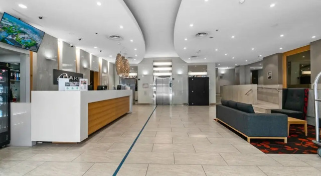 Апартаменты 2-bed City Retreat With Gym and Pool Access