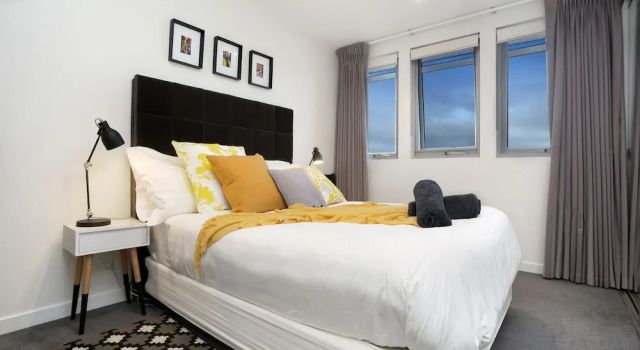 Essendon Sub-Penthouse on Napier, Book Apartment Melbourne 
