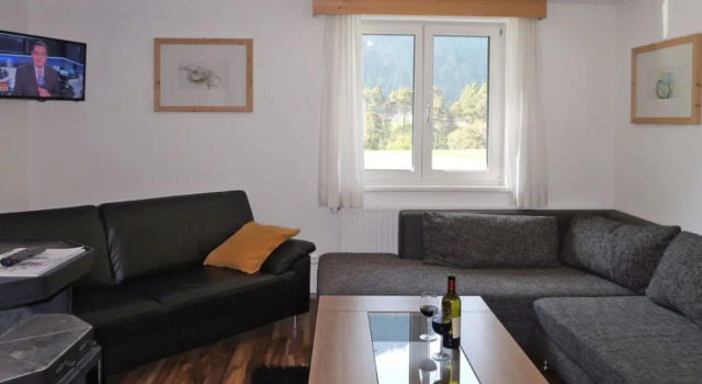 Aster (RID400), Rezervovat Hotel Hotely v Toesens s parkováním, Parkování