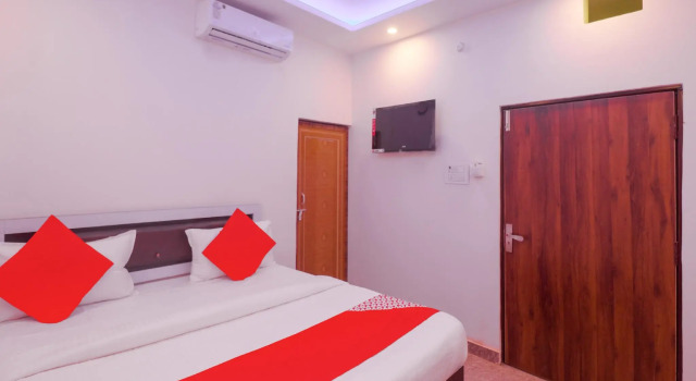 OYO 78885 Hotel Holiday, Забронировать Отель Отели Джуси с парковкой, Парковка
