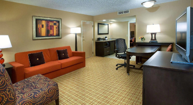 Четырёхместный номер Standard Embassy Suites by Hilton Kansas City International Airport
