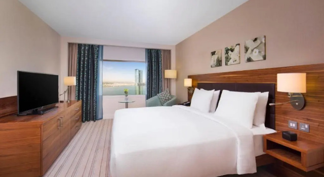 Двухместный люкс c 1 комнатой Hilton Garden Inn Ras Al Khaimah