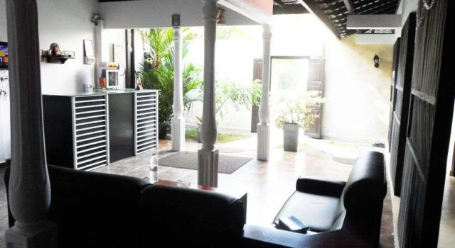 Tharusha Holiday Inn