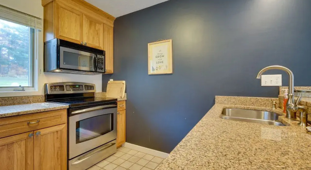 Апартаменты с 3 комнатами Sunny Stratton Townhome ~ 1 Mi to Skiing!