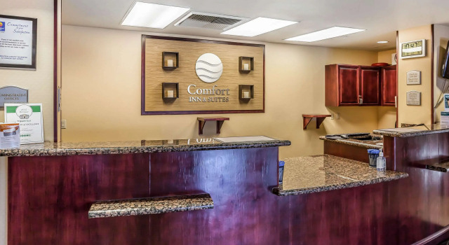 Comfort Inn & Suites Airport