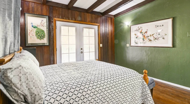 Pet-friendly Grants Pass Home w/ Hot Tub!, Book Hotel Hoteller i Grants Pass med parkering, Parkering