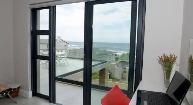 The Whale and Waddler - Unit with a view - and solar energy support, Забронировать Отель Клейнмонд Каледон, рядом с Kleinmond Golf Course