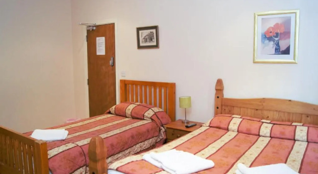 The Dharma Lodge, Забронировать Отель Отели Middlesex с завтраком, Завтраки