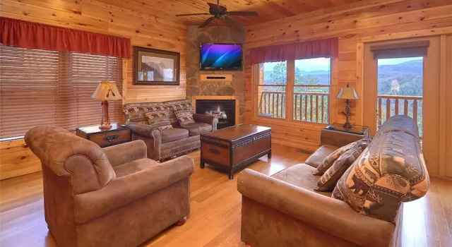 Tennessee Walts 4 Bedroom Mountain View Home with Hot Tub