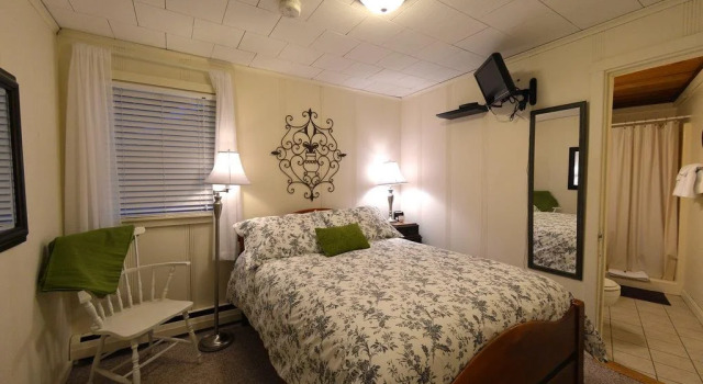 Hyde Away Inn, Book Hotel Waitsfield Sugarbush