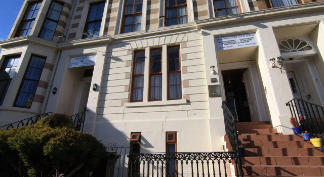 The Hampton Court Guesthouse, Забронировать Отель Отели Глазго с парковкой, рядом с Grosvenor Casino Glasgow, Riverboat, Парковка