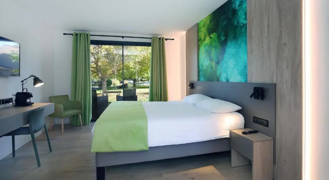 Номер Deluxe Logis Hôtel & Spa Déjeunez Sous LArbre