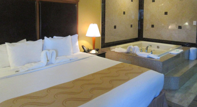 Двухместный люкс Hibiscus Inn & Suites