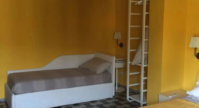 Salernoportodamare Train Station Room, Забронировать Гостевой дом Салерно Кампания, рядом с Salerno Courthouse