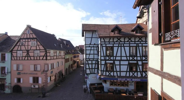 Gîte Le Rouge-Gorge - Cœur de Riquewihr - 2 personnes, Забронировать Апартаменты/квартира Отели Alsace Wine Route с парковкой, Парковка
