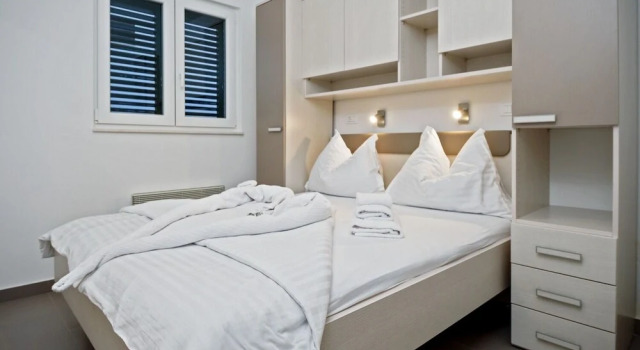 Apartments Bisernica, Забронировать Апартаменты/квартира Отели Рогозница с бассейном, Бассейн