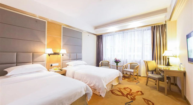 Vienna Hotel Zhanjiang Haibin Avenue Branch