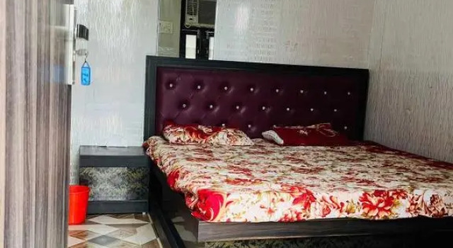 POP 89965 Om Satguru Vaishno Hotel, Забронировать Отель Отели Мератх с парковкой, Парковка