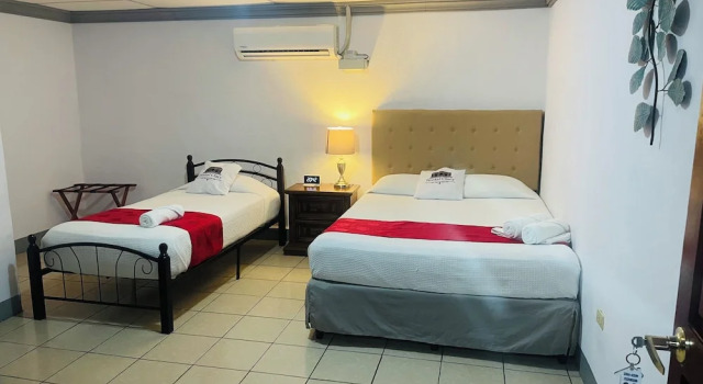Трёхместный номер Standard Hostal Clary
