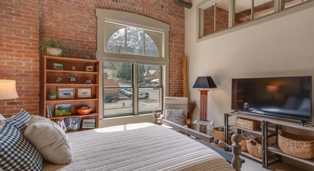 Updated Rustic-chic Condo on Ouray's Main Street!, Забронировать Апартаменты/квартира Апартаменты Орей, рядом с Bear Creek National Recreation Trail, Апартаменты/квартира