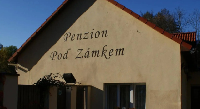 Penzion Pod Zámkem, Rezerwuj Hotel Hotele w Píkovice z basenem, Basen