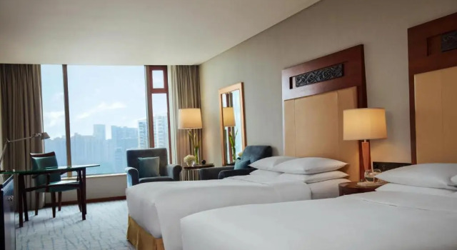 Четырёхместный клубный номер Standard Renaissance Wuhan Hotel