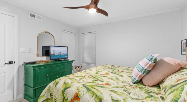 Номер Standard Beach House Unit #302 2 Bedroom Condo by RedAwning