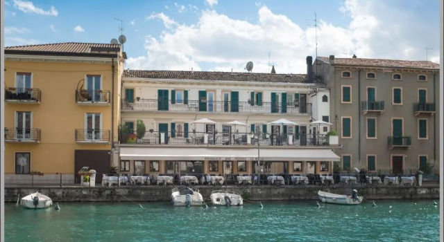 Acqua Verde Appartamenti, Забронировать Отель Пескьера-дель-Гарда Garda Veneto, рядом с Pederzoli Hospital