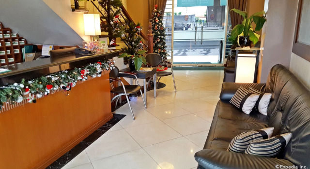 Townhouse OAK Metro Manila Nea Osmena Hw PNR Pasay, Забронировать Отель Макати 