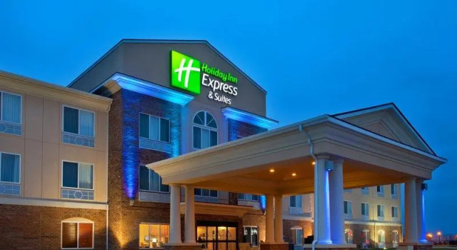 Люкс с 2 комнатами Holiday Inn Express Hotel & Suites Mattoon by IHG