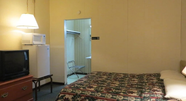 Bridgman Inn, Book Hotel Bridgman Michigan
