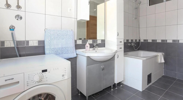 Nice Home in Kastel Stafilic With Wifi and 3 Bedrooms, Đặt Nhà nghỉ dưỡng Kastel Stafilic Kaštela