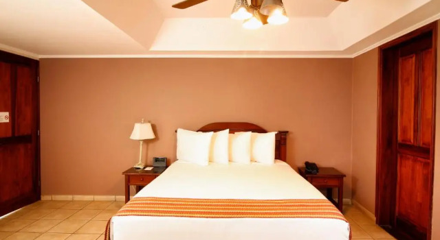 Номер Superior La Riviera Hotel