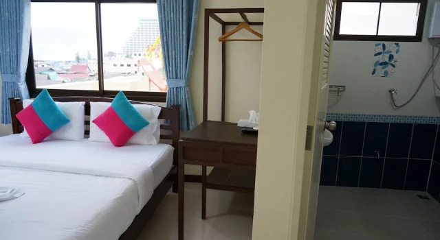 Двухместный номер Deluxe с балконом и с видом на океан Baan Taweesuk Guest House