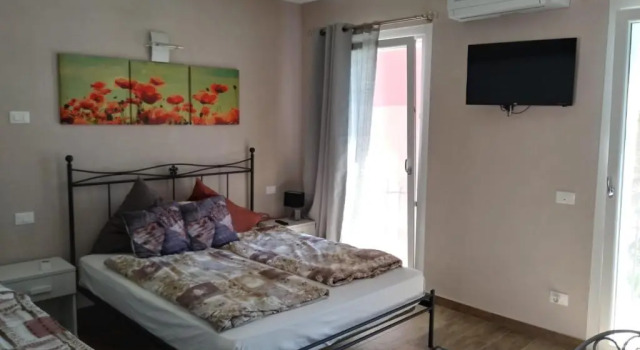 Residence Tasso Canossa - appartamento con piscina, Prenota Appartamento Hotel a Veneto con piscina, Piscina