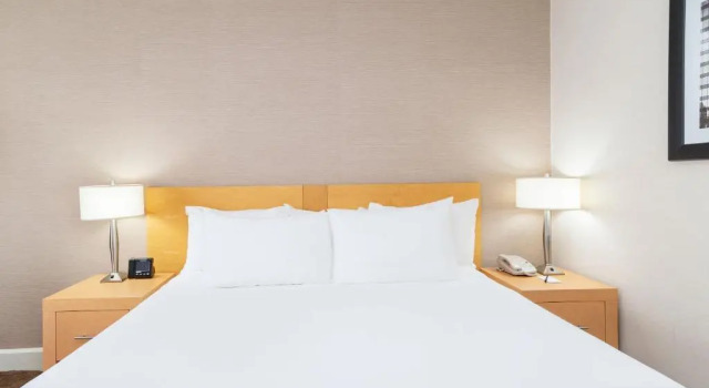 Номер Standard Sandman Signature Vancouver Airport Hotel & Resort