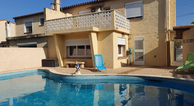Majestic Holiday Home in Olonzac with Private Pool, Réserver Hôtel Olonzac Canal du Midi